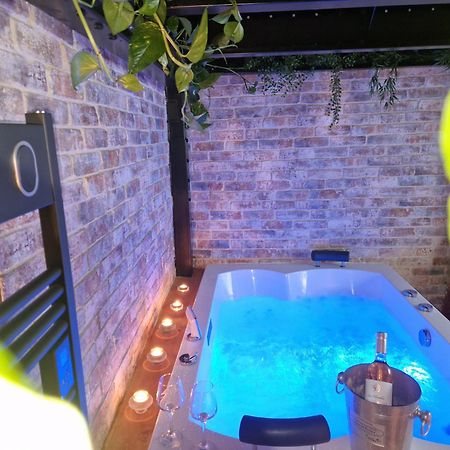 Au Spa De Llea Suite Retro أفينيون المظهر الخارجي الصورة