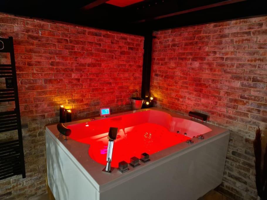 Au Spa De Llea Suite Retro أفينيون المظهر الخارجي الصورة