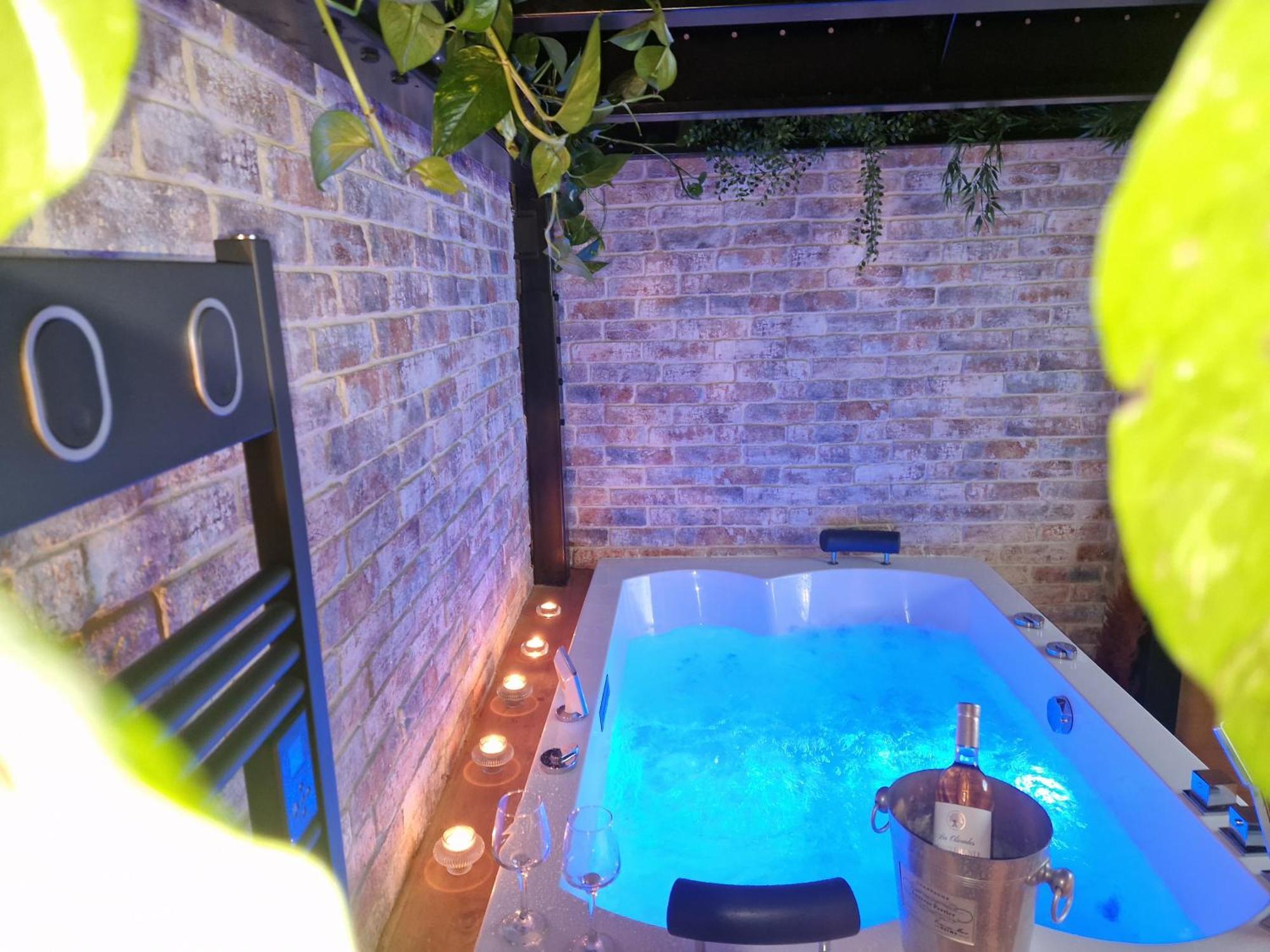 Au Spa De Llea Suite Retro أفينيون المظهر الخارجي الصورة