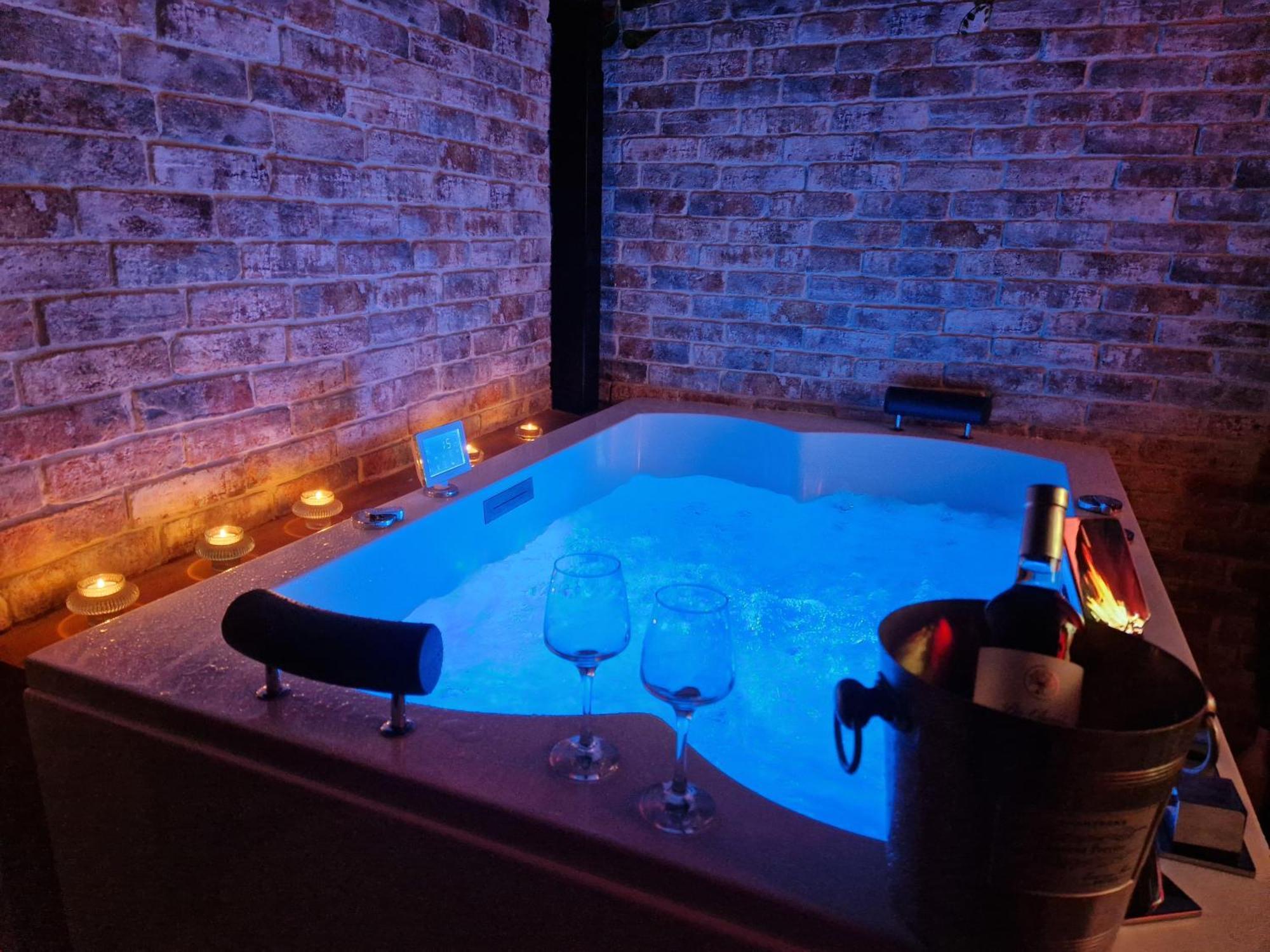 Au Spa De Llea Suite Retro أفينيون المظهر الخارجي الصورة